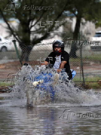 Fuertes lluvias afectan calles en La Habana