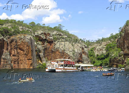 Passeio de catamarã no Cânion do Xingó (SE)