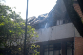 Bombeiros fazem rescaldo em prédio da PUC-PR