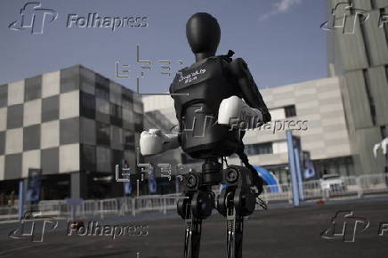 Beijing gets ready for human and robots half marathon