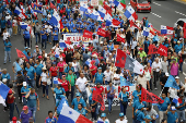 Panameños protestan contra la ley del seguro social y el acuerdo de seguridad con Estados Unidos