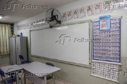 Sala de aula de escola pública no PR