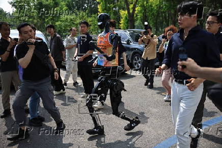 'Face to Face with robotics' technology salon held in Beijing