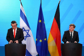German Foreign Minister Johann Wadephul and Israeli Foreign Minister Gideon Saar attend a press conference in Berlin