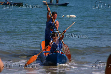 Corrida de canoa no 30º Festival do Camarão da Almada