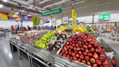 Produtos à venda em mercado atacadista em SP