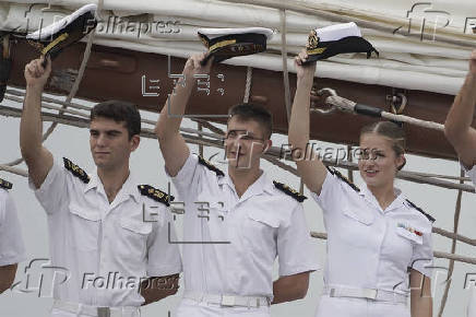 El Juan Sebastián de Elcano, con la princesa Leonor a bordo, pone rumbo a Galicia