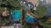 Piscinas em casas desocupadas no Alto de Pinheiros, na capital paulista