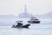 Fiscalização de embarcações no Rio de Janeiro.