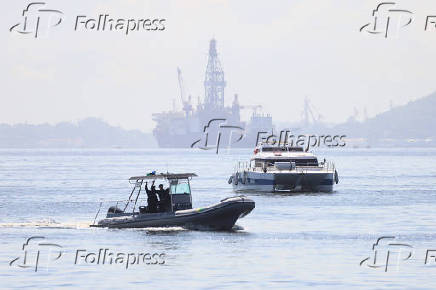 Fiscalização de embarcações no Rio de Janeiro.
