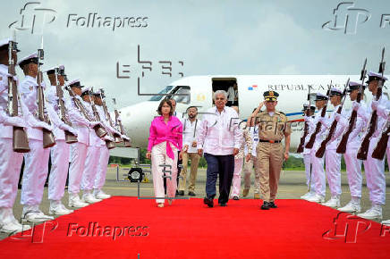 La canciller colombiana recibe con honores militares al presidente de Panamá en Montería