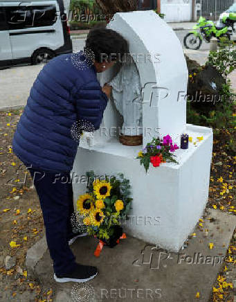 People react after Colombian Senator Miguel Uribe Turbay has died, in Bogota
