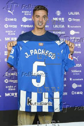 Presentación de Jon Pacheco como jugador del Deportivo Alavés