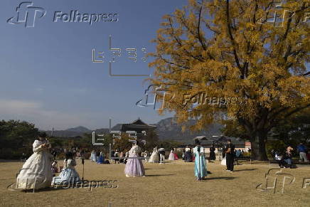 Tourists in Hanbok take selfies at Seoul’s Gyeongbokgung Palace