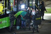 Homem faz refém em ônibus em Itaquera SP