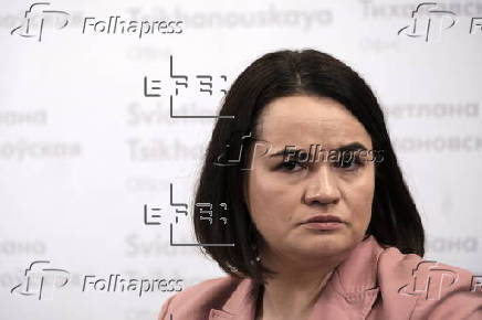 Belarus opposition leader Tikhanovsky reunites with wife in Lithuania after release