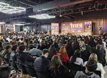 Youtuber e influenciador felca participa da influent summit