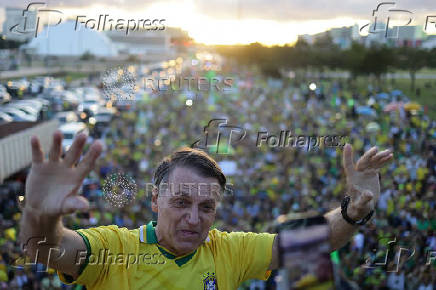 Bolsonaro rallies for amnesty bill three days after hospital discharge