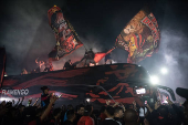 AeroFla: Mobilização da torcida do Flamengo na chegada do ônibus da delegação do clube no Aeroporto do Galeão.