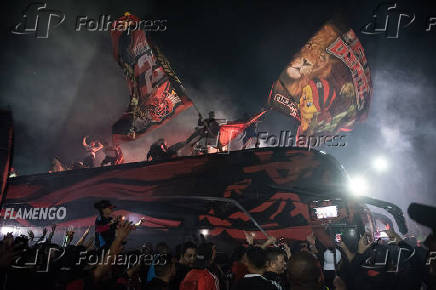 AeroFla: Mobilização da torcida do Flamengo na chegada do ônibus da delegação do clube no Aeroporto do Galeão.
