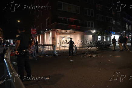 Tiroteio deixa uma pessoa baleada na cabeça e outra com ferimento na perna, perto do Stonewall Inn, em Nova York