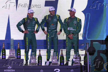 Bandeirada e pódio da categoria lmgt3 durante o fia wec no rolex 6 horas de são paulo