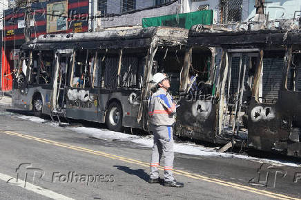 Ônibus queimado na região do Jabaquara (SP)