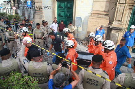 Desabamento de teto de igreja em Salvador