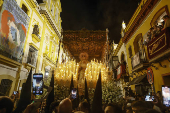 Sevilla disfruta de una 'Madrugá' plena marcada por la devoción y la emoción