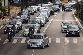 movimentação de veículos na avenida 9 de julho