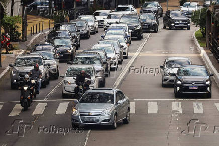 movimentação de veículos na avenida 9 de julho
