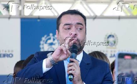 Governador do rio, claudio castro entrega carros para policia militar do estado