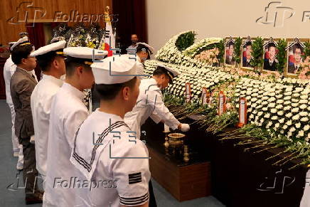 Memorial ceremony for fallen Navy soldiers killed in aircraft accident