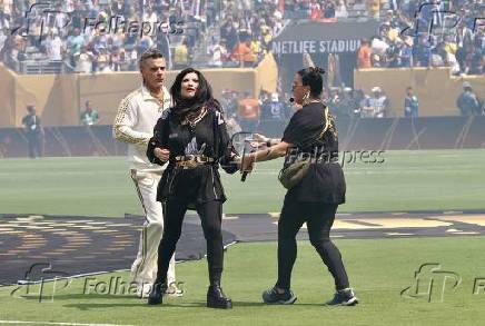 Robbie williams e laura pausini lideram a inesquecível preparação para a copa do mundo de clubes da fifa na partida final entre chelsea e psg.