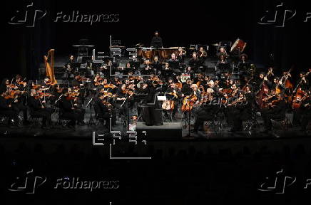 First female conductor leads Tehran's Symphony Orchestra