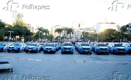 Governador do rio, claudio castro entrega carros para policia militar do estado