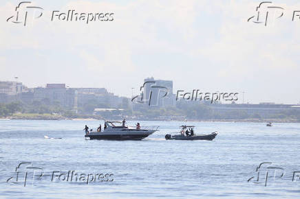 Fiscalização de embarcações no Rio de Janeiro.