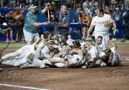 NCAA Softball: CWS Final-Texas vs Texas Tech