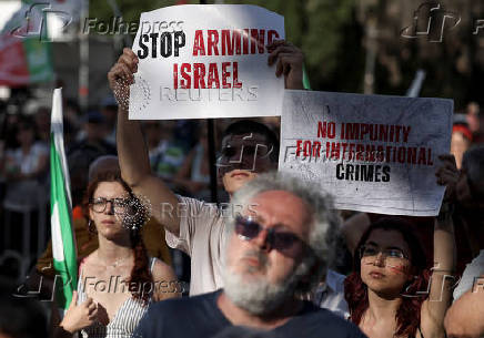 Pro-Palestinian protesters attend a demonstration calling for an end to the bombing in Gaza, in Rome