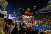Desfile da Dragões da Real no Anhembi