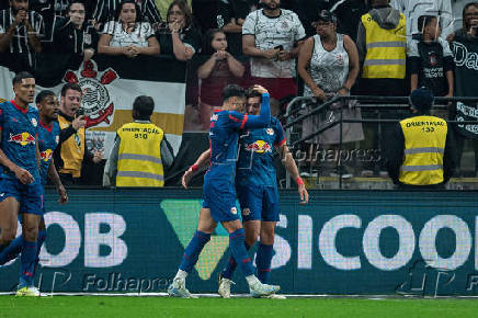 Partida entre corinthians e red bull bragantino pelo campeonato brasileiro