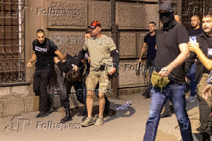 Standoff between supporters of the ruling party and anti-government protesters in Belgrade