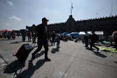 Tras 24 días, maestros retiran plantón en Ciudad de México y advierten regreso a Sheinbaum