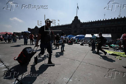 Tras 24 días, maestros retiran plantón en Ciudad de México y advierten regreso a Sheinbaum