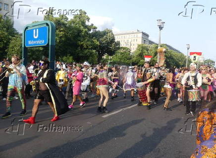 A vibrante e vanguardista capital da Alemanha recebe o carnaval anual de culturas em suas ruas.