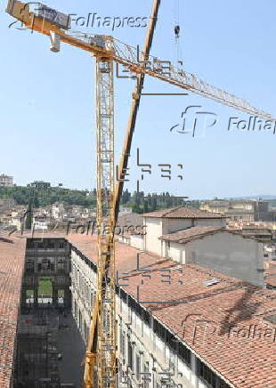 Florence removes 60-metre crane at Uffizi Galleries after two decades