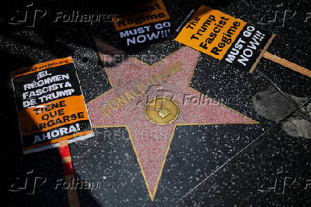 Protesters denounce U.S. President Trump for threatening to strip comedian Rosie O?Donnell of her citizenship, in Los Angeles, California
