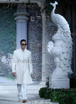 Falguni Shane Peacock - Runway - India Couture Week
