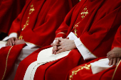 Mass to mourn Pope Francis held at St. Peter's