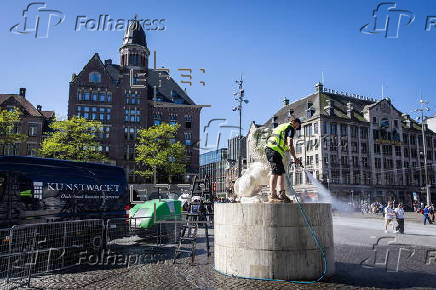 Preparations ahead National Remembrance Day in Amsterdam